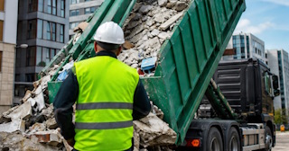 Вывоз строительного мусора в Конаково: услуги лицензированной компании — ПроМусор